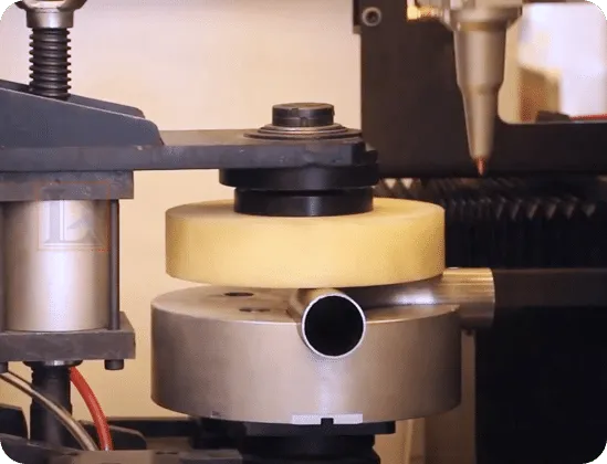 Самостоятельно разработанная система управления ЧПУ станка лазерной резки круглых и профильных труб LX-WT100 от компании LongxinLaser